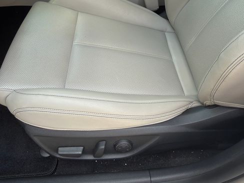 Used 2020 Genesis G70 2.0T RWD image 14
