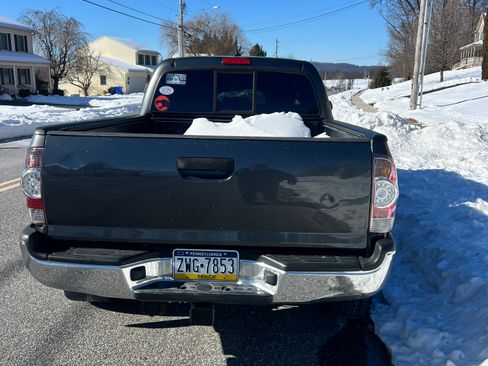 Used 2014 Toyota Tacoma PreRunner w/ SR5 Package image 12