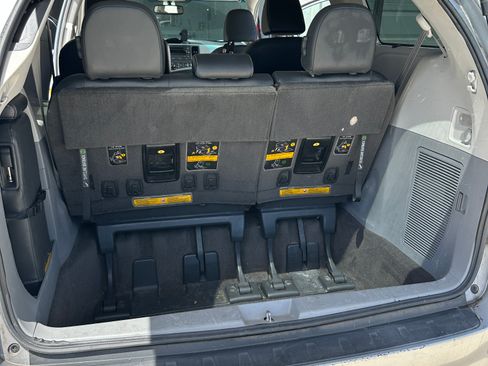 Used 2013 Toyota Sienna SE FWD image 13