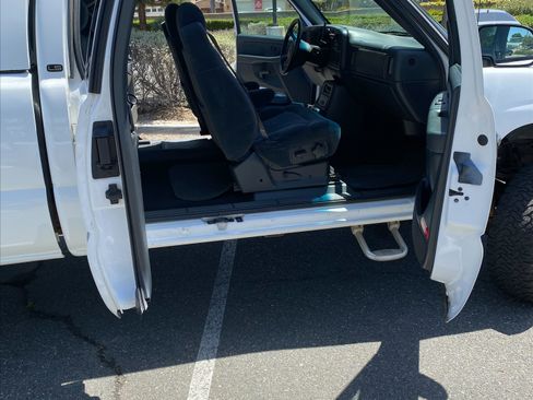 Used 2000 Chevrolet Silverado 1500 4x4 Extended Cab image 11