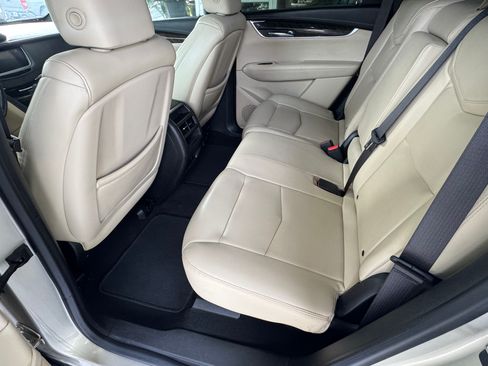 Used 2017 Cadillac XT5 FWD image 8