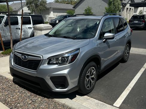 Used 2020 Subaru Forester Premium image 1
