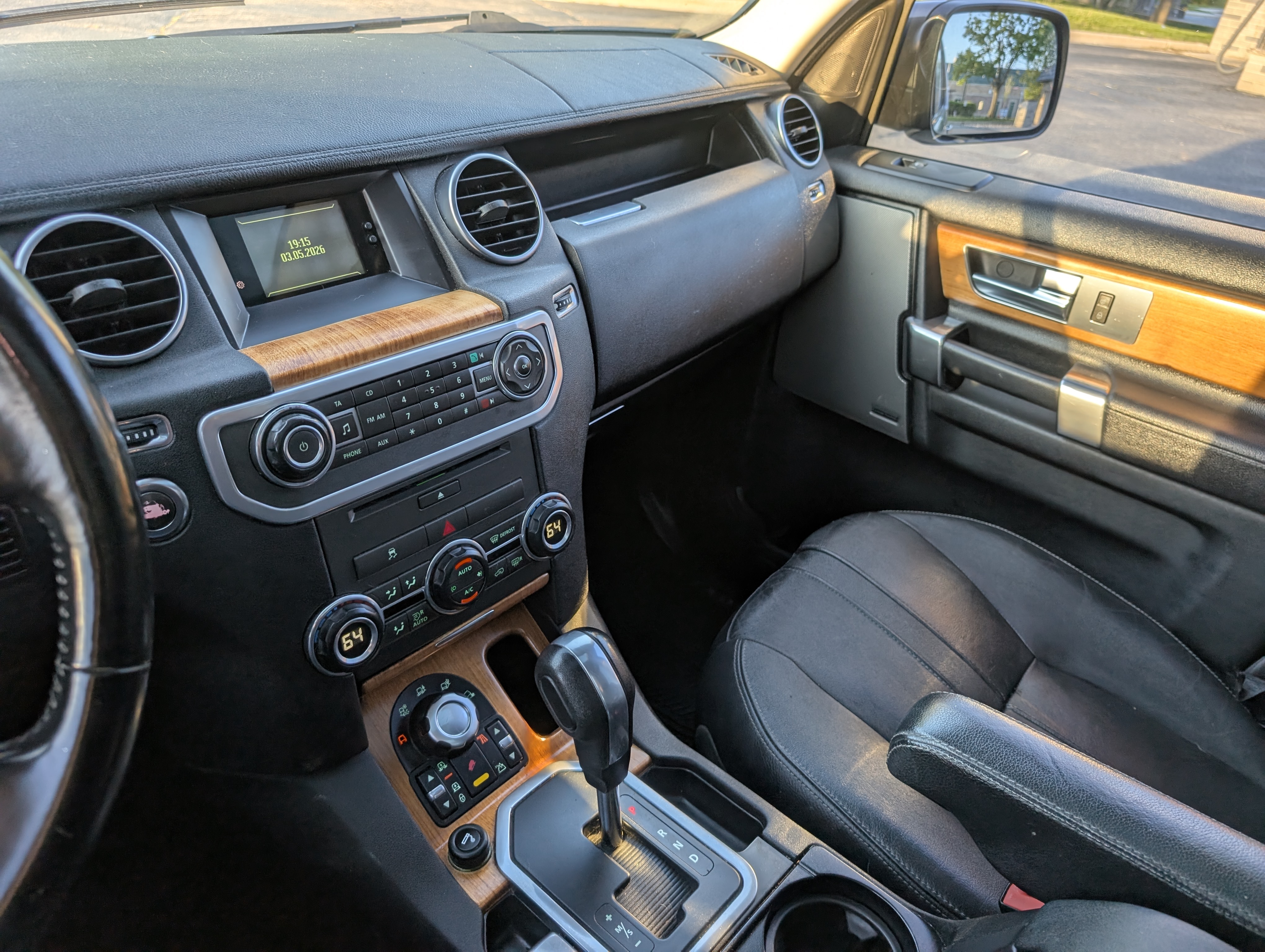 Used 2010 Land Rover LR4 AWD/4WD image 5