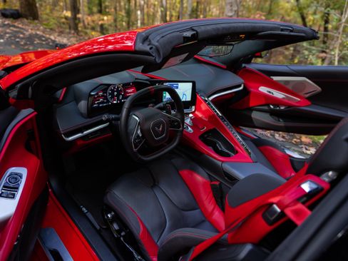 Used 2023 Chevrolet Corvette Stingray Premium Cpe w/ Z51 Performance Package image 2