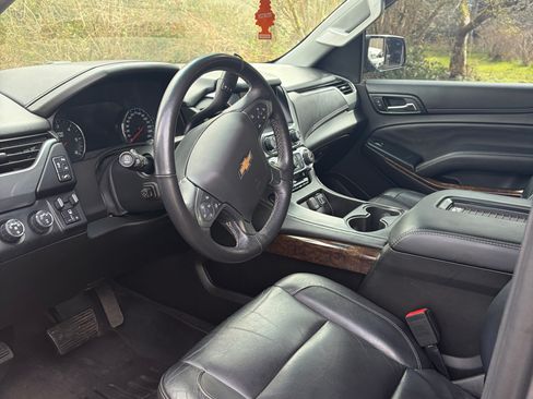 Used 2017 Chevrolet Suburban LT image 10