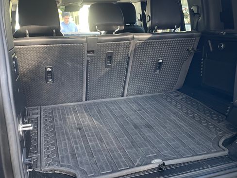 Used 2020 Land Rover Defender 110 S image 10