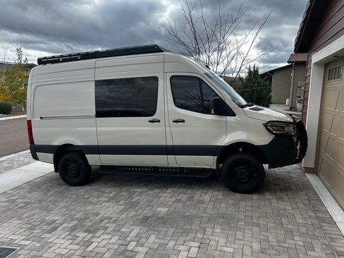 Used 2024 Mercedes-Benz Sprinter 2500 image 8