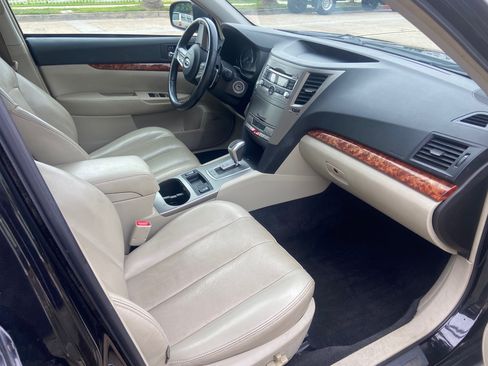 Used 2011 Subaru Outback 2.5i Limited w/ PWR Moonroof Pkg image 6