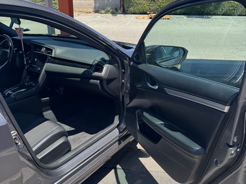 Used 2020 Honda Civic Sport image 5