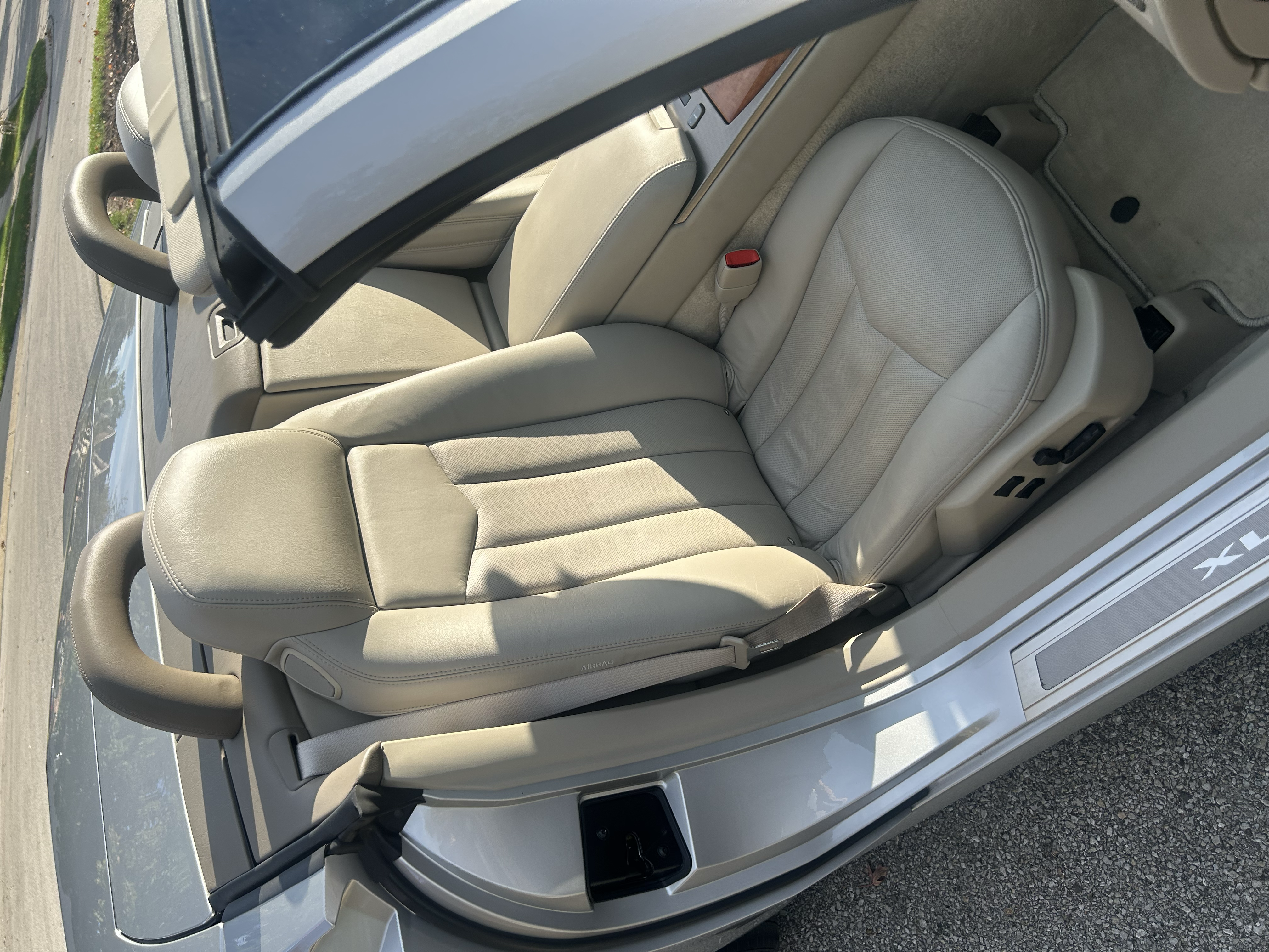 Used 2004 Cadillac XLR RWD image 15