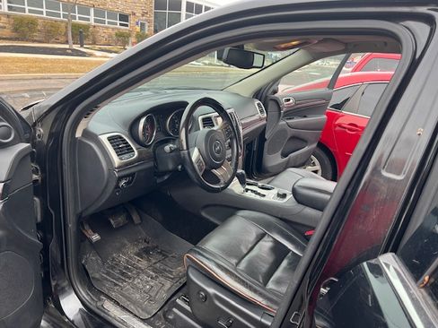 Used 2013 Jeep Grand Cherokee Overland Summit image 6