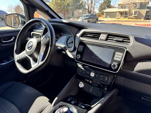 Used 2020 Nissan Leaf SV w/ SV Technology Package image 9