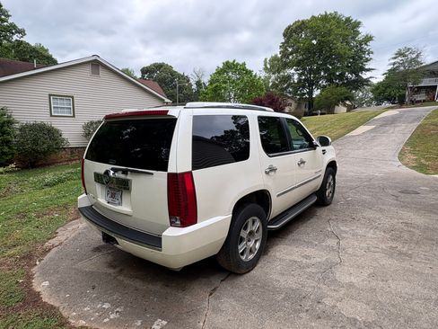 Used 2007 Cadillac Escalade 2WD w/ Information Package image 4