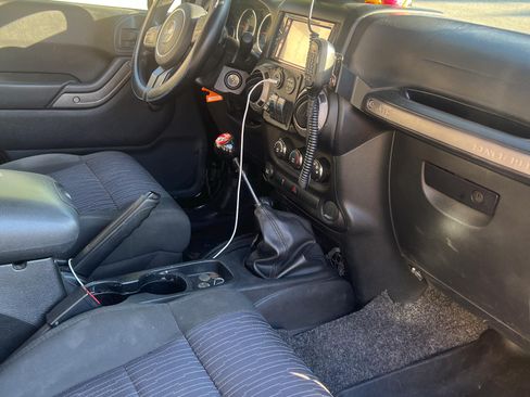 Used 2012 Jeep Wrangler Unlimited Sport image 9