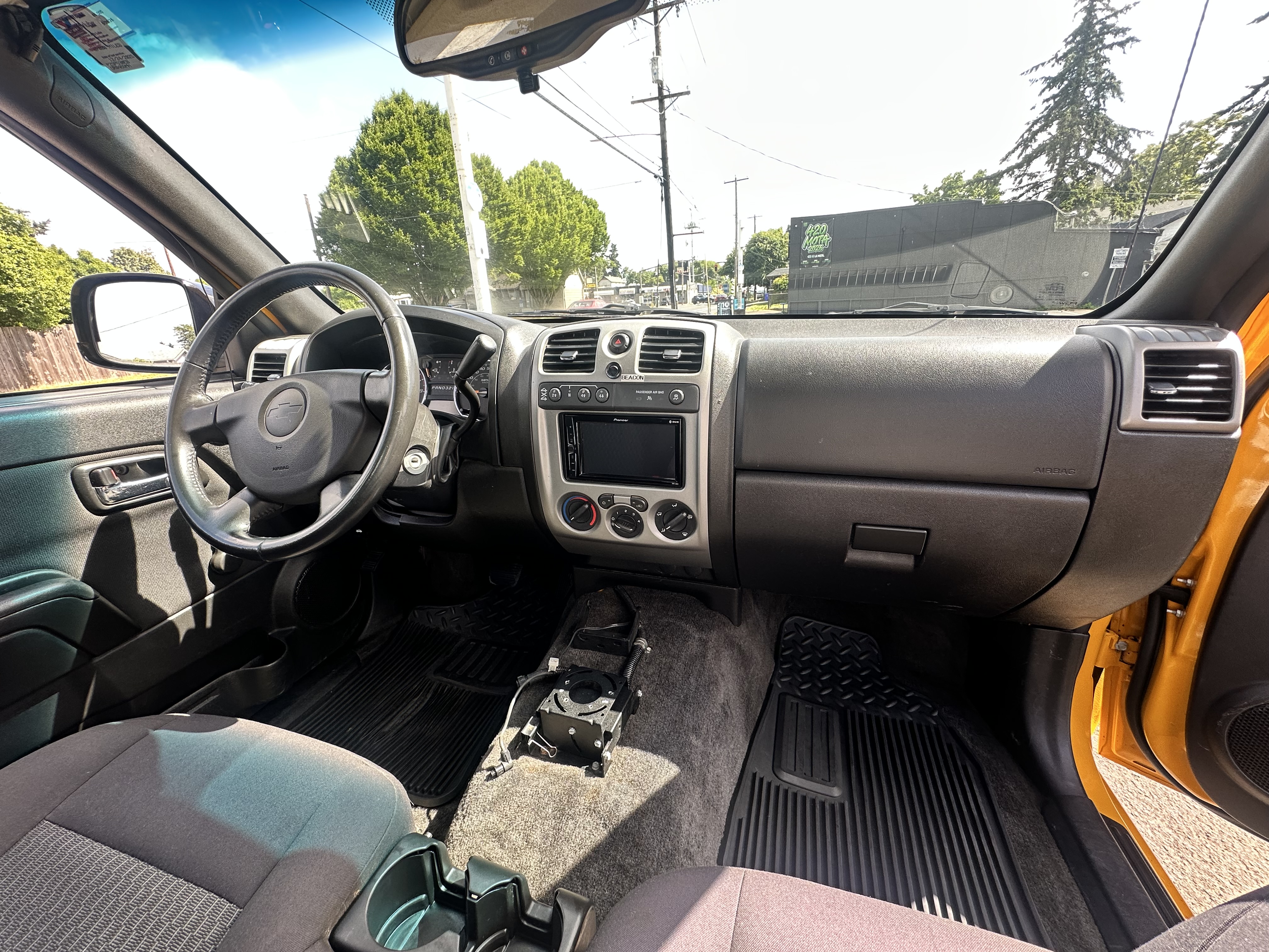 Used 2011 Chevrolet Colorado W/T AWD/4WD image 14
