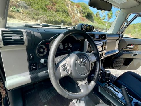 Used 2010 Toyota FJ Cruiser 4WD image 16