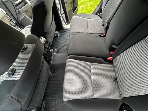Used 2018 Toyota 4Runner SR5 AWD/4WD image 12