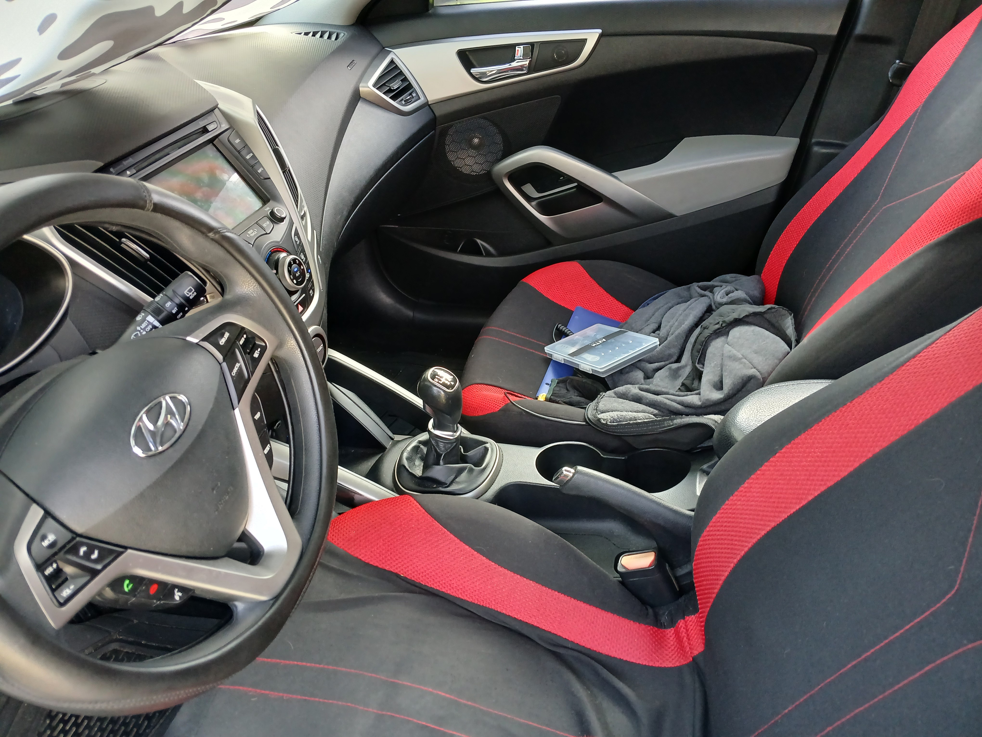 Used 2013 Hyundai Veloster FWD image 6