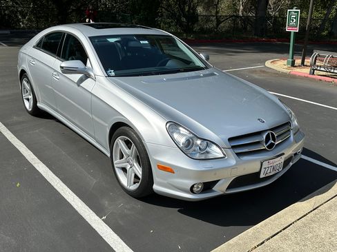 Used 2011 Mercedes-Benz CLS 550 image 2