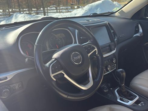 Used 2016 Jeep Cherokee Limited image 15