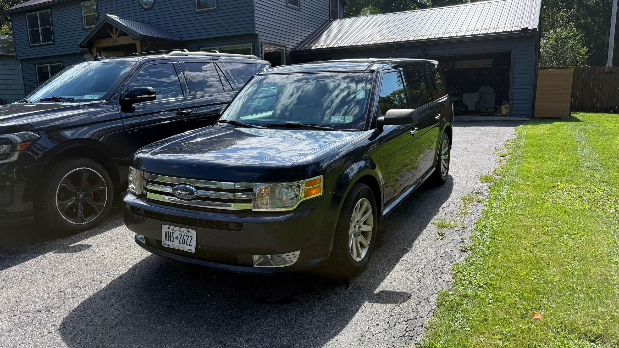 Used 2010 Ford Flex SEL FWD image 2