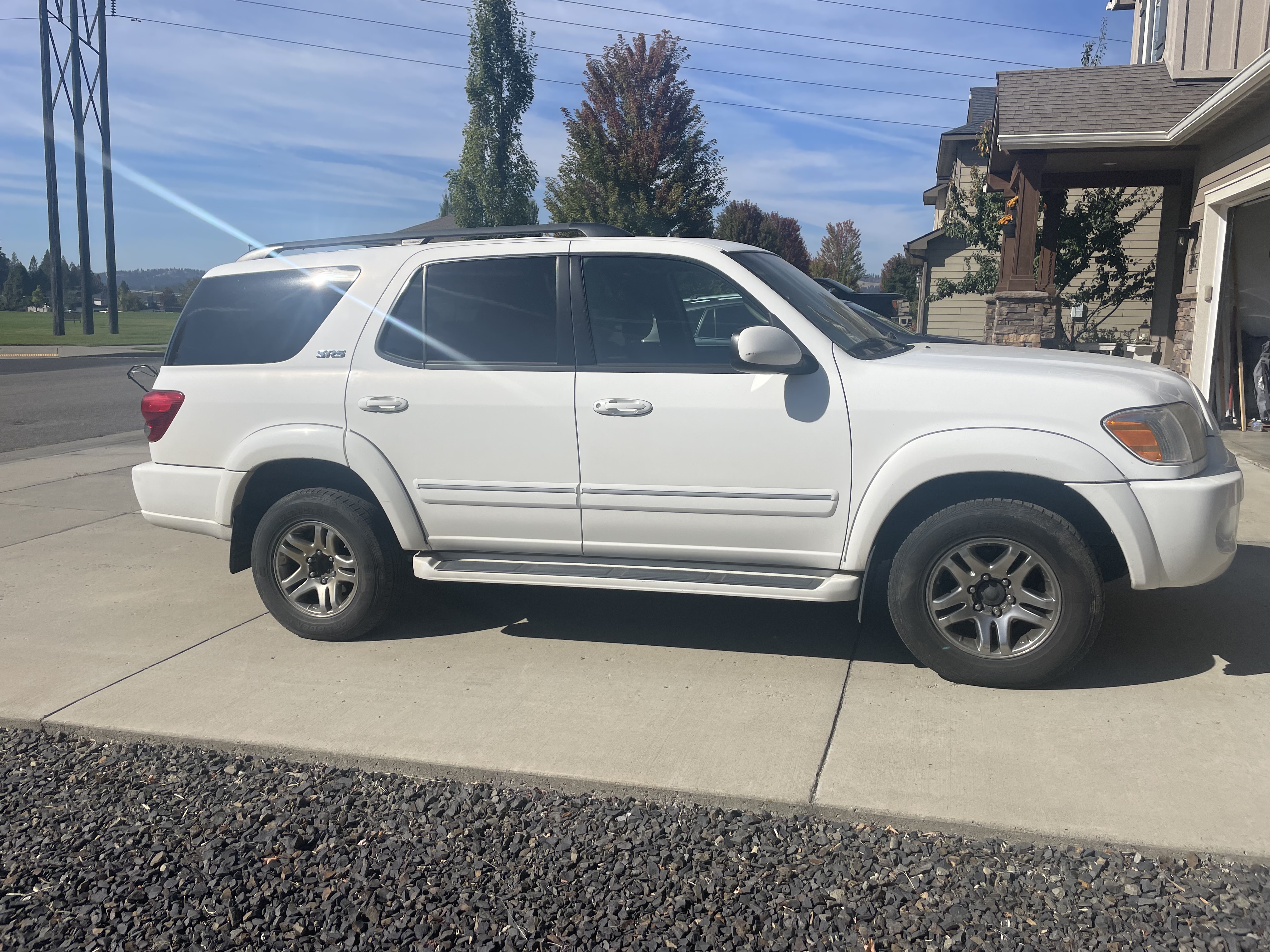 Used 2005 Toyota Sequoia SR5 AWD/4WD image 1