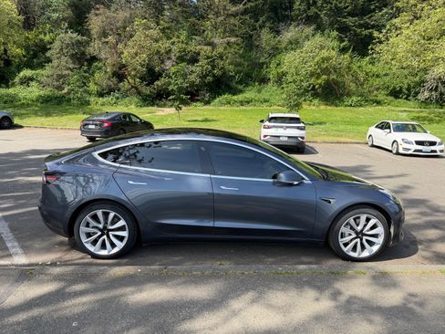 Used 2020 Tesla Model 3 Standard Range Plus RWD image 8