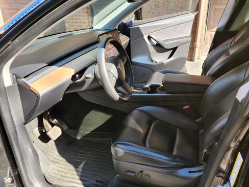 Used 2020 Tesla Model Y Long Range image 6