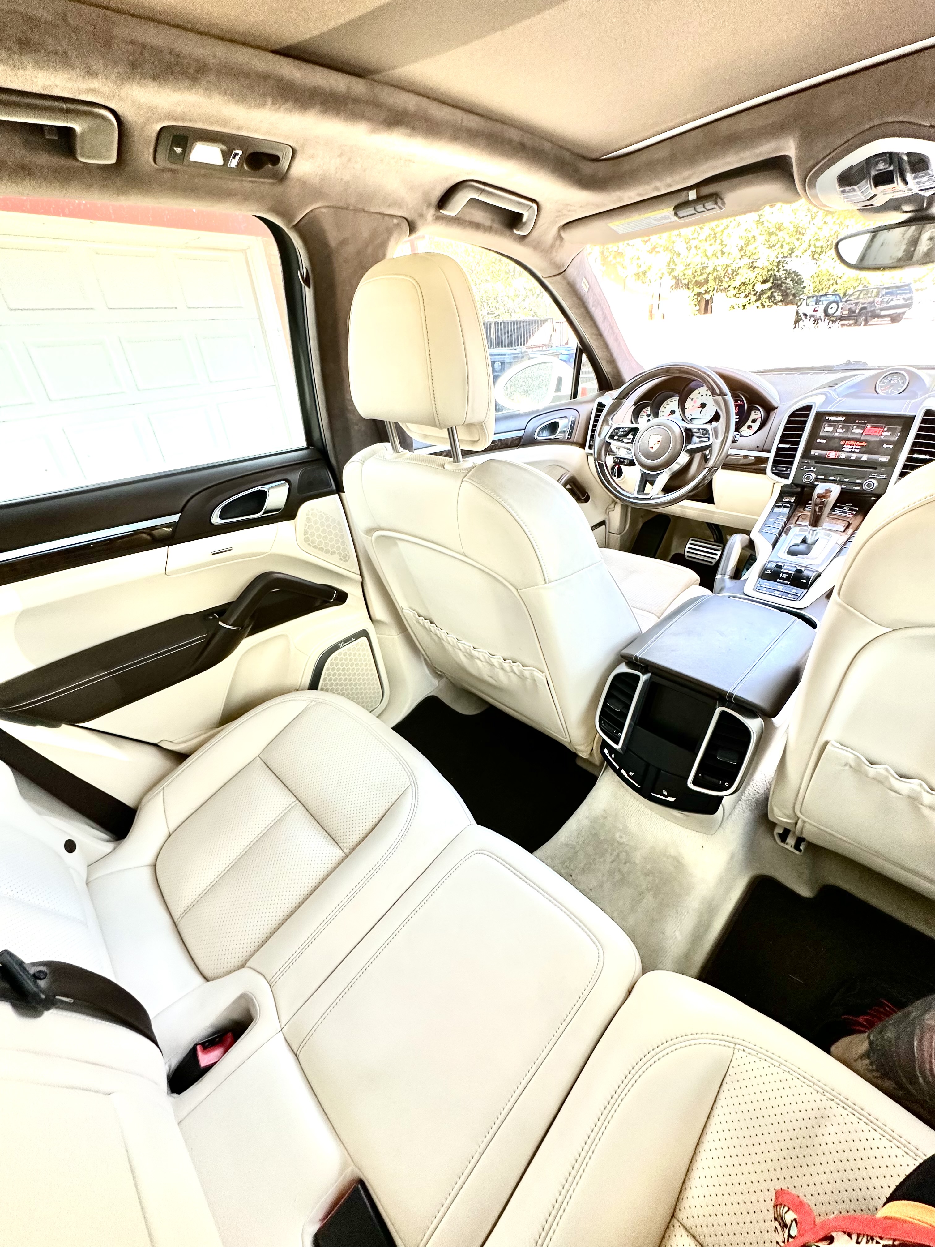 Used 2017 Porsche Cayenne AWD/4WD image 18