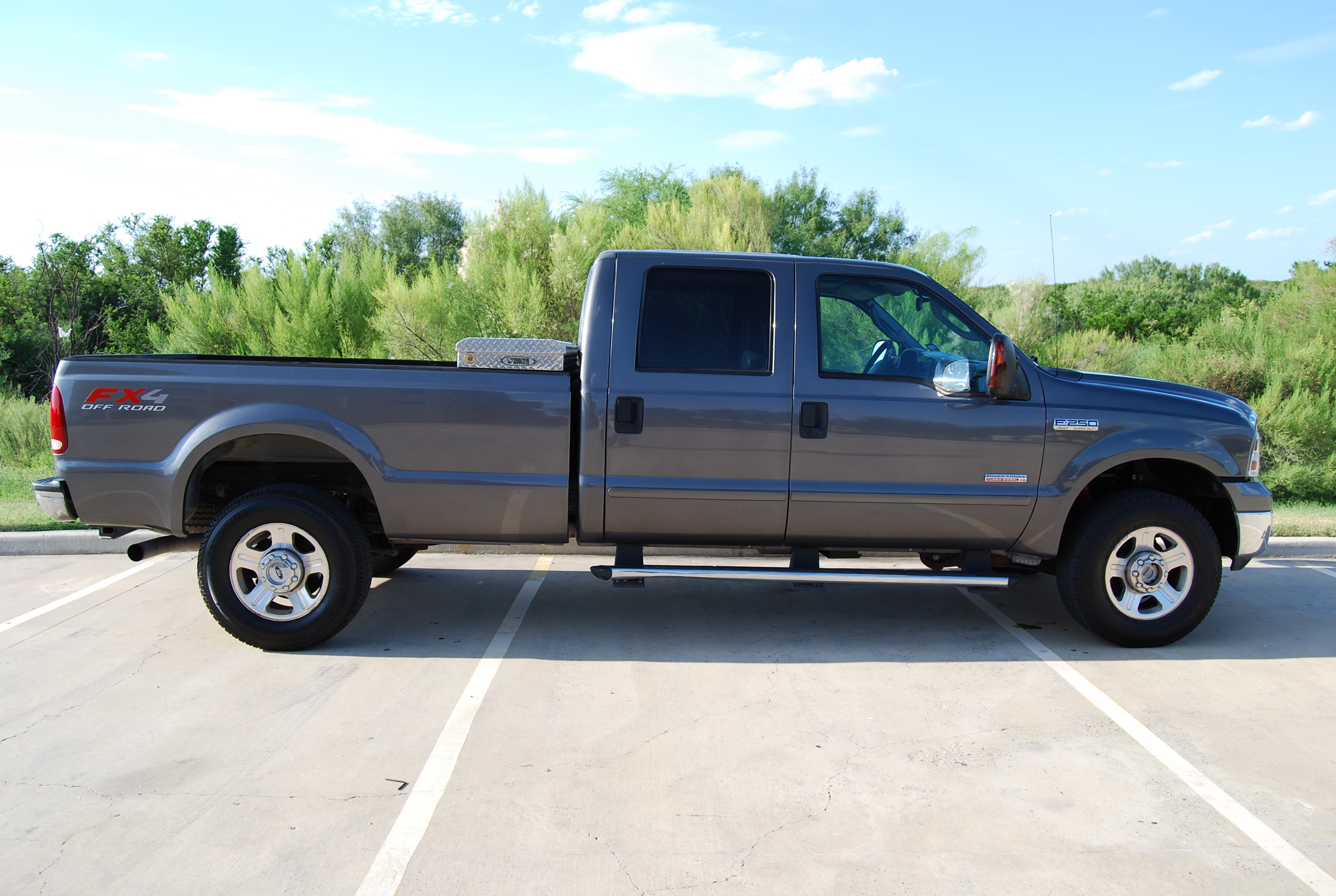 Used 2007 Ford F250 Lariat AWD/4WD image 2