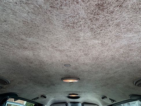 Used 2001 Chrysler Town & Country EX image 21