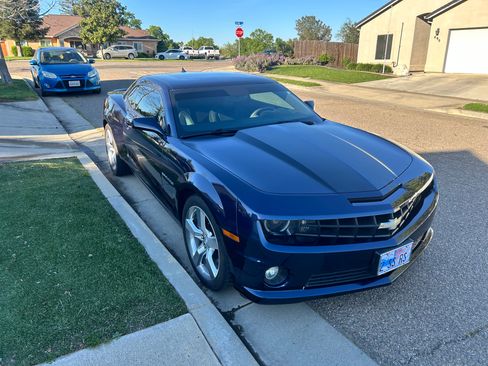 Used 2010 Chevrolet Camaro SS w/ RS Package image 2
