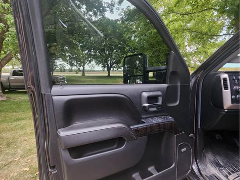 Used 2016 GMC Sierra 2500 Denali w/ Duramax Plus Package image 5