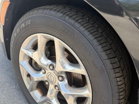 Used 2018 Chrysler Pacifica Limited w/ Advanced Safetytec Group FWD image 10