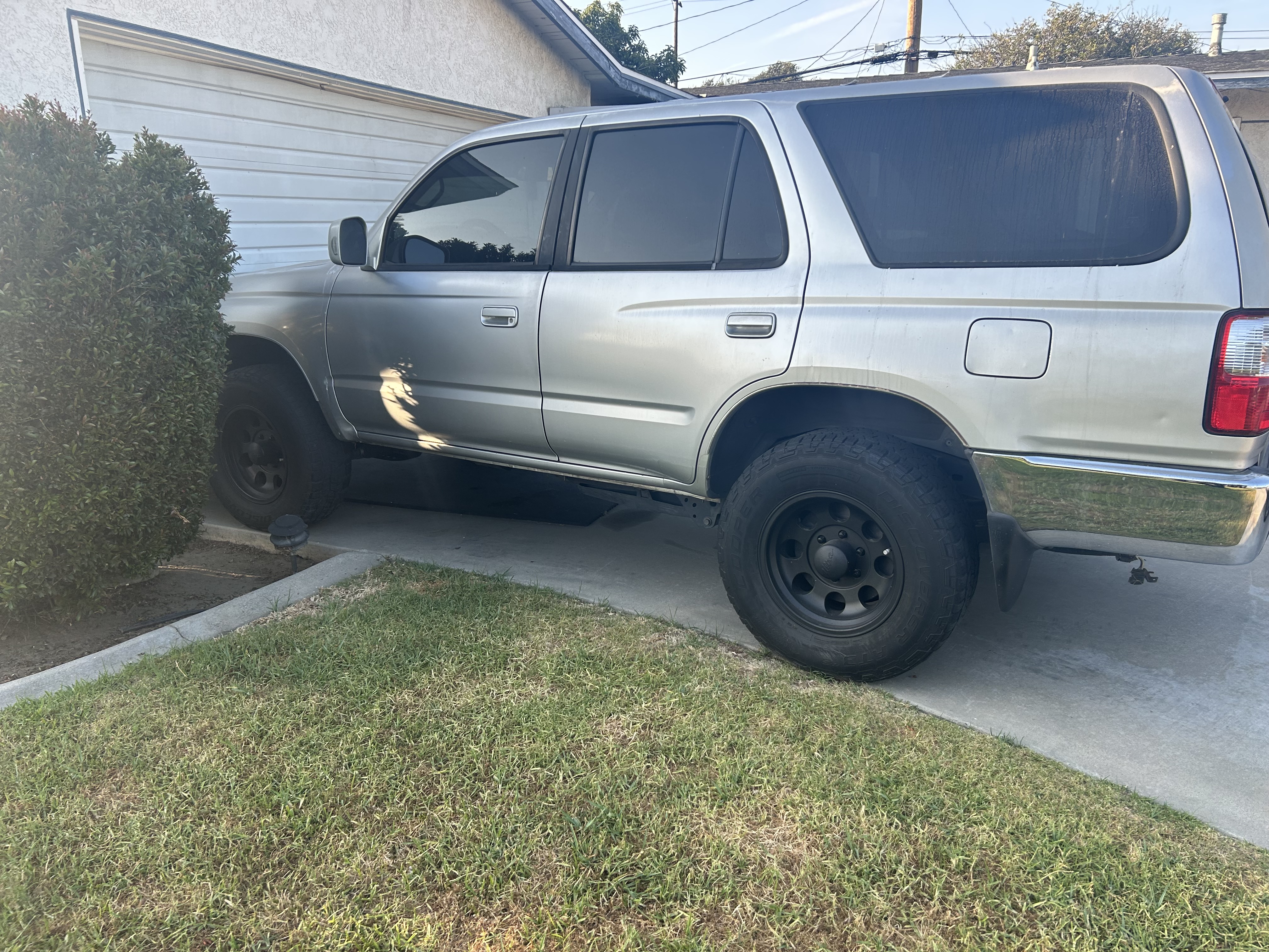 Used 2002 Toyota 4Runner SR5 RWD image 1