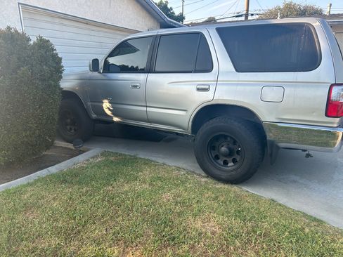 Used 2002 Toyota 4Runner SR5 image 1