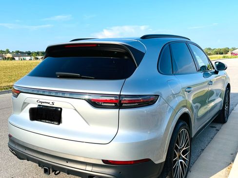 Used 2021 Porsche Cayenne S AWD/4WD image 5