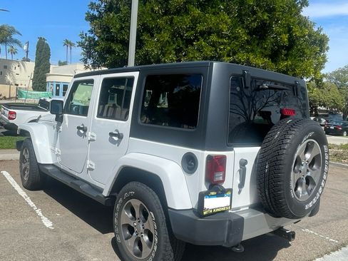 Used 2017 Jeep Wrangler Unlimited Sahara w/ Connectivity Group image 6