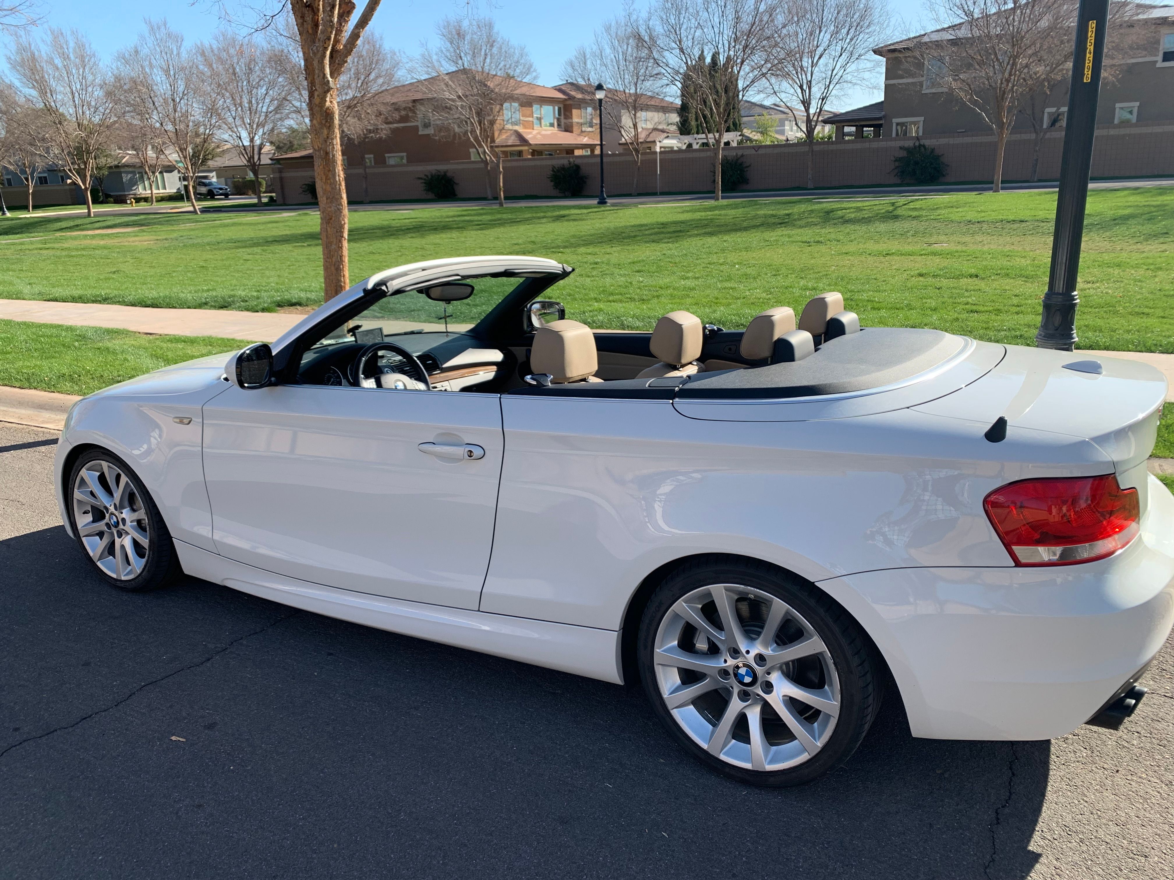 Used 2012 BMW 135i Convertible RWD image 2