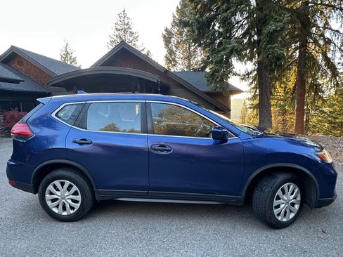 Used 2017 Nissan Rogue S image 6