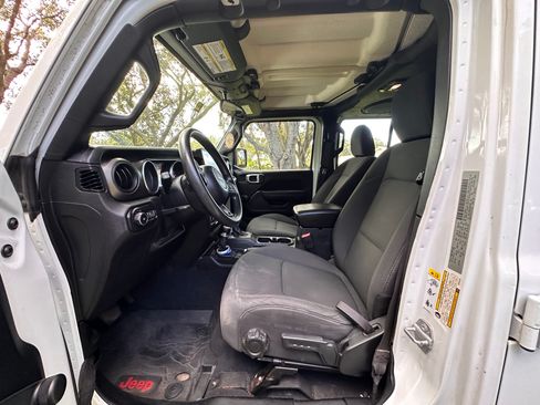 Used 2018 Jeep Wrangler Unlimited Sport image 10