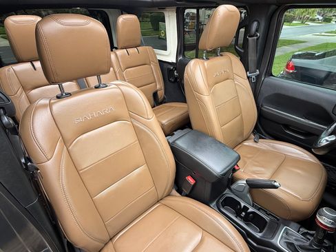 Used 2020 Jeep Wrangler Unlimited Sahara AWD/4WD image 20
