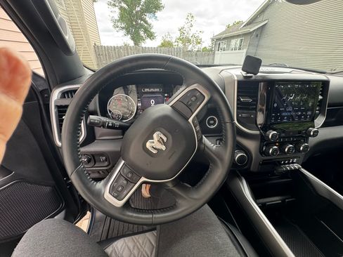 Used 2022 RAM 1500 Big Horn AWD/4WD image 9