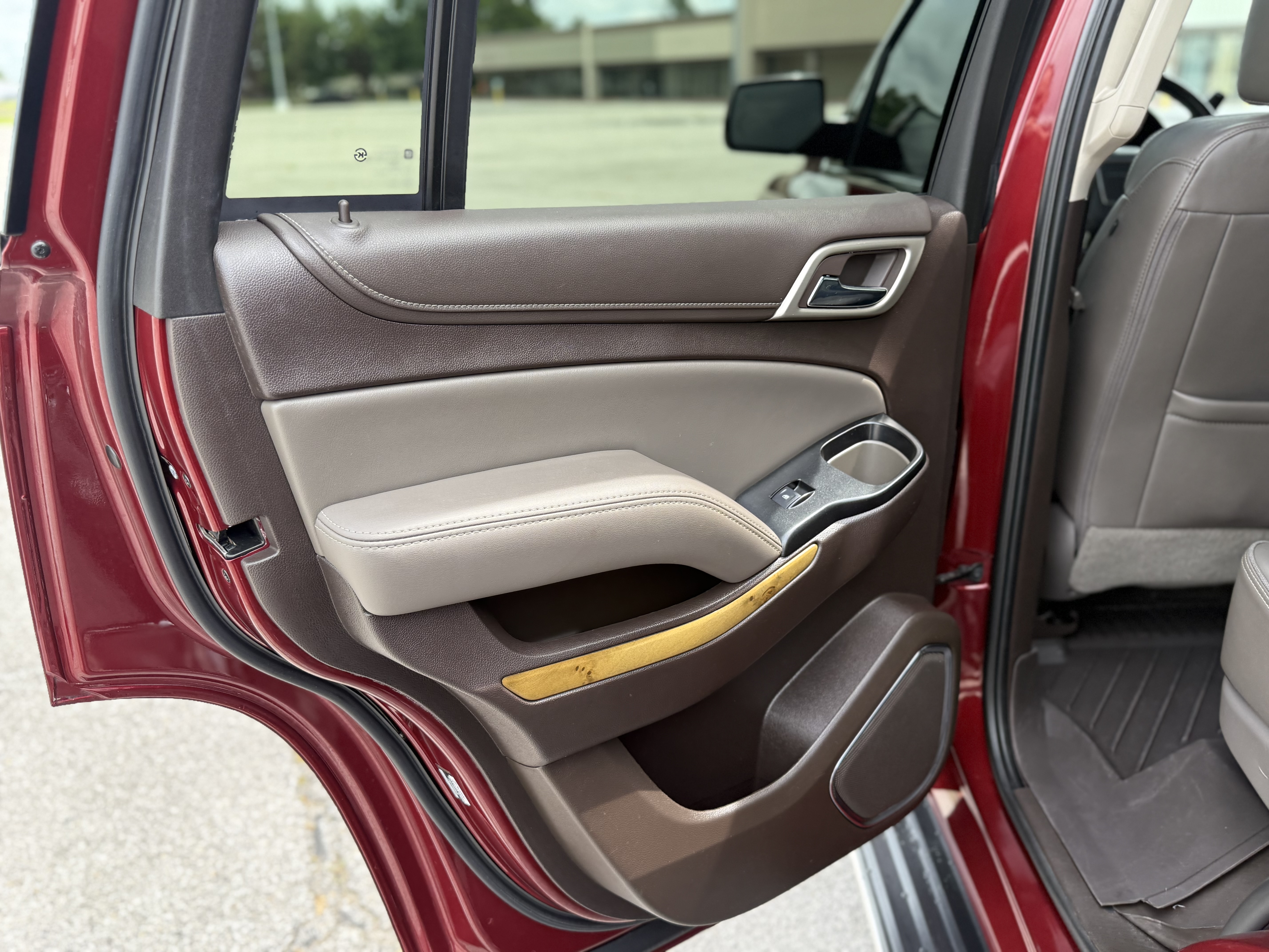 Used 2017 GMC Yukon Denali RWD image 11