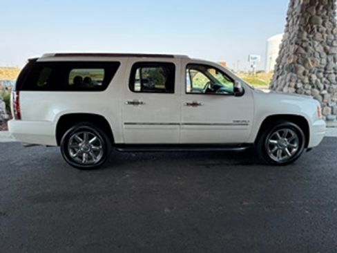 Used 2011 GMC Yukon XL Denali AWD/4WD image 17