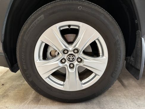 Used 2021 Toyota RAV4 XLE AWD/4WD image 31