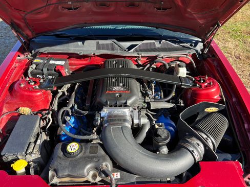 Used 2010 Ford Mustang GT Premium image 11