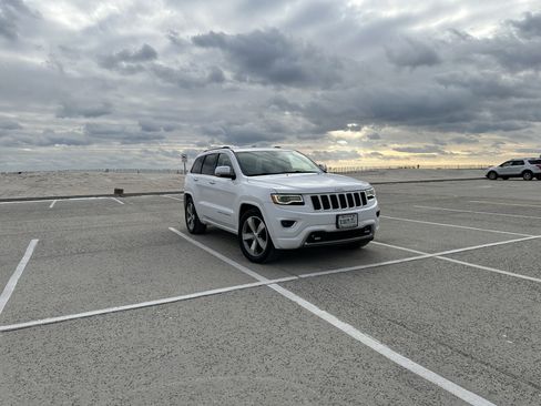 Used 2016 Jeep Grand Cherokee Overland image 2