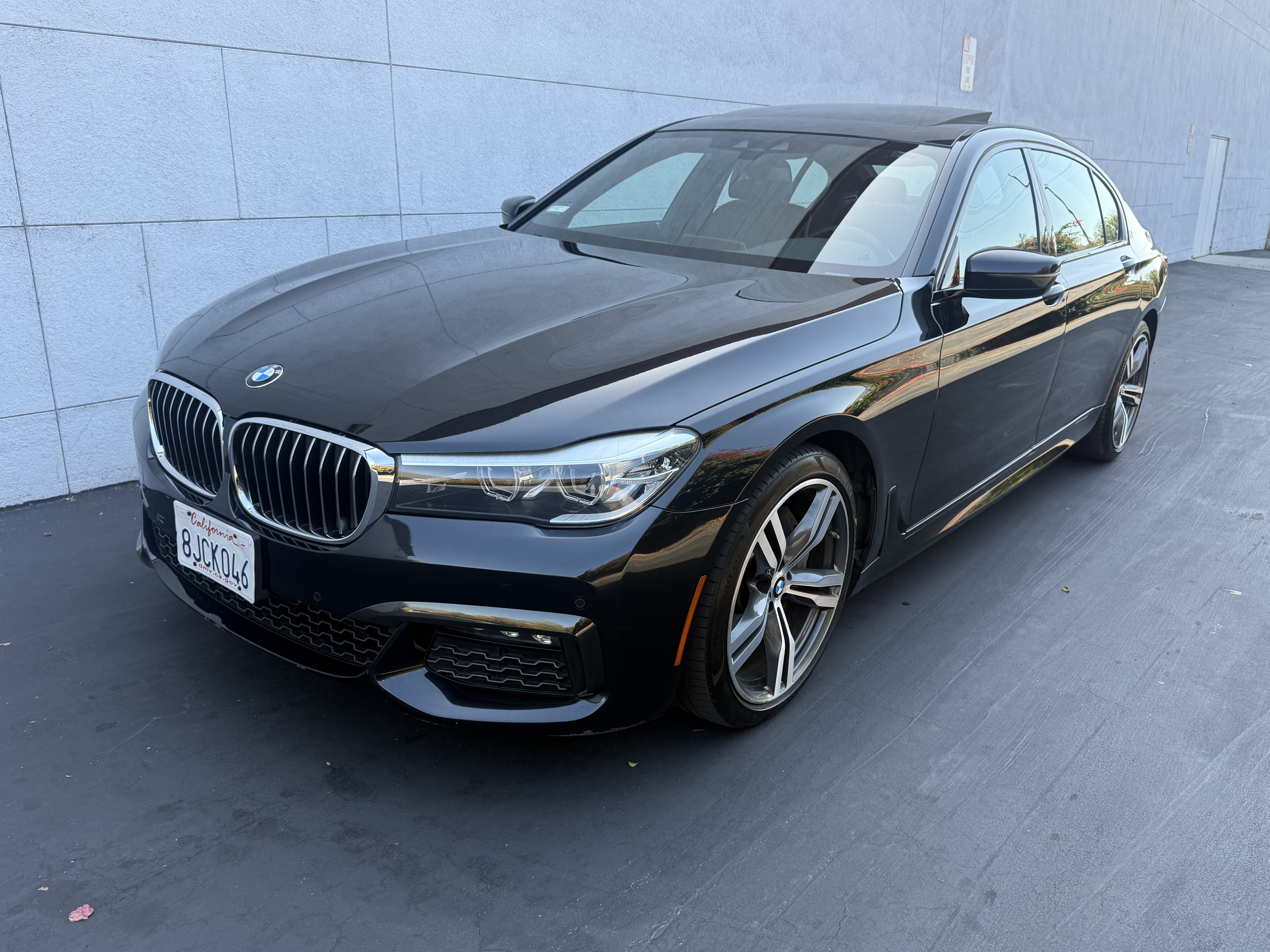Used 2019 BMW 740i w/ M Sport Package RWD image 1