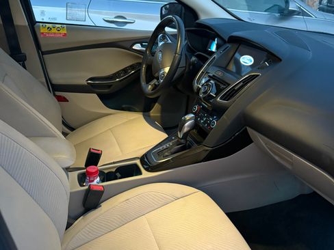 Used 2017 Ford Focus Electric Hatchback image 9